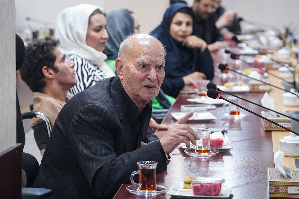دیدار جمعی از مدیران و مددجویان کهریزک با رئیس ستاد اجرایی فرمان امام
