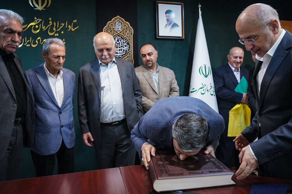 دیدار جمعی از مدیران و مددجویان کهریزک با رئیس ستاد اجرایی فرمان امام