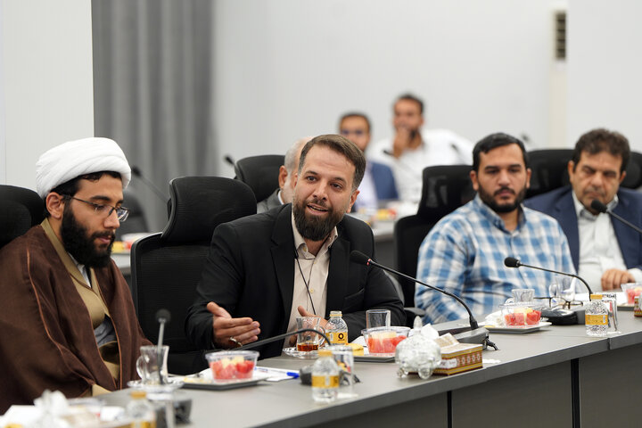 نشست مشاوران سامانه ۴۰۳۰ با رئیس ستاد اجرایی فرمان امام