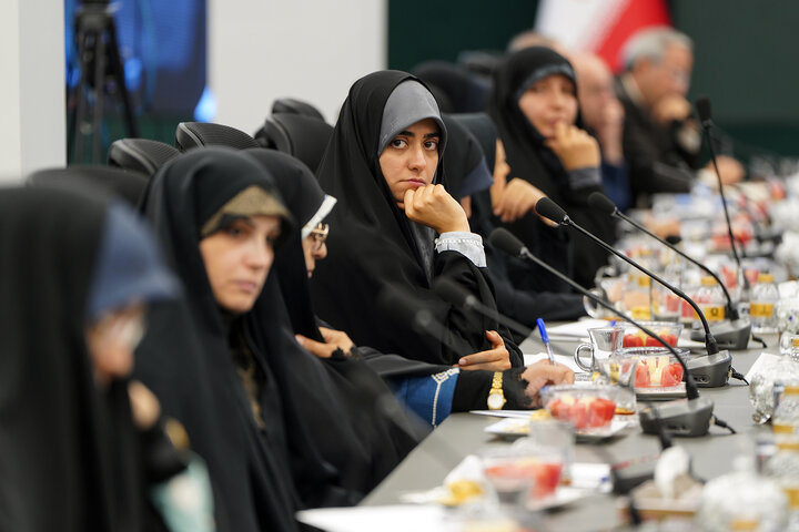 نشست مشاوران سامانه ۴۰۳۰ با رئیس ستاد اجرایی فرمان امام