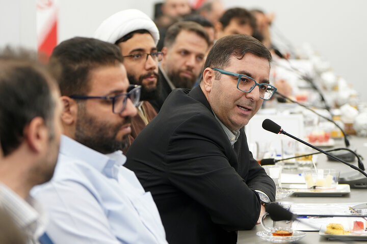 نشست مشاوران سامانه ۴۰۳۰ با رئیس ستاد اجرایی فرمان امام