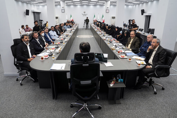 نشست مشاوران سامانه ۴۰۳۰ با رئیس ستاد اجرایی فرمان امام