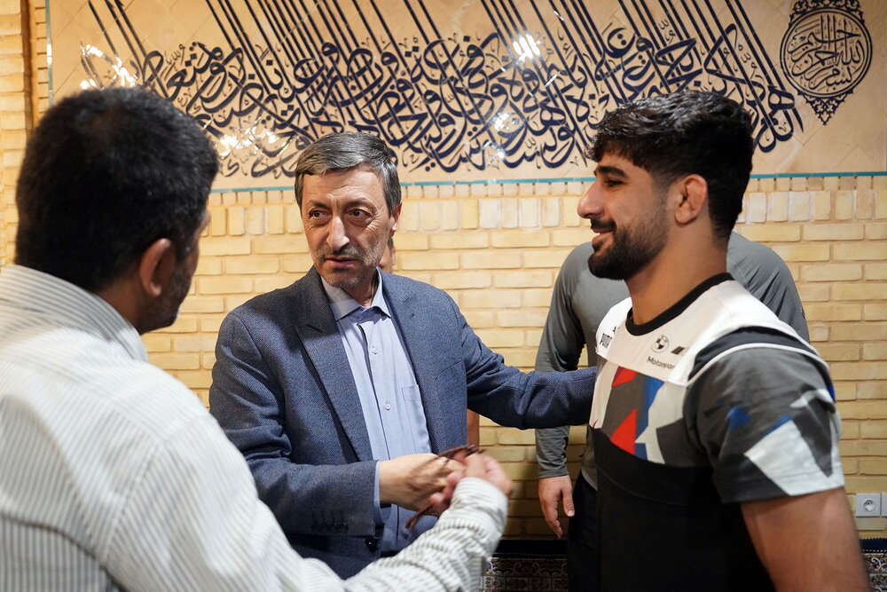 بازدید رئیس ستاد اجرایی فرمان امام از کمپ تیم‌های ملی کشتی