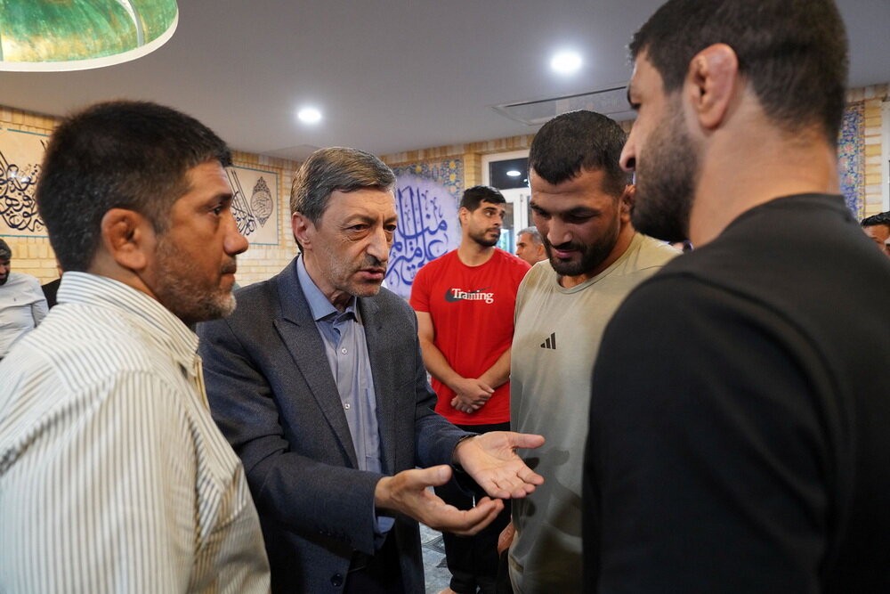 بازدید رئیس ستاد اجرایی فرمان امام از کمپ تیم‌های ملی کشتی