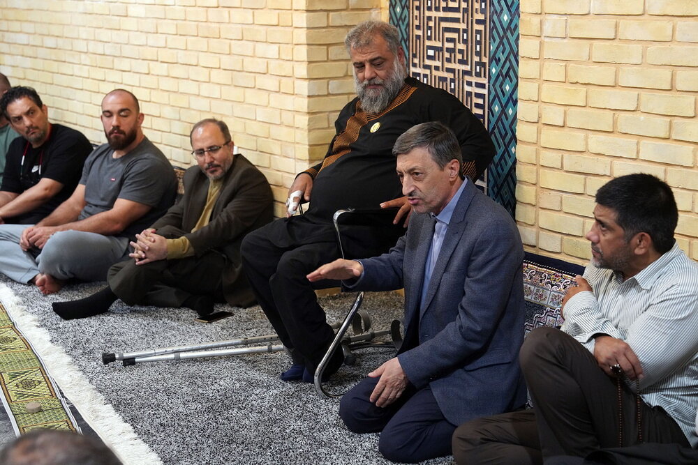 بازدید رئیس ستاد اجرایی فرمان امام از کمپ تیم‌های ملی کشتی