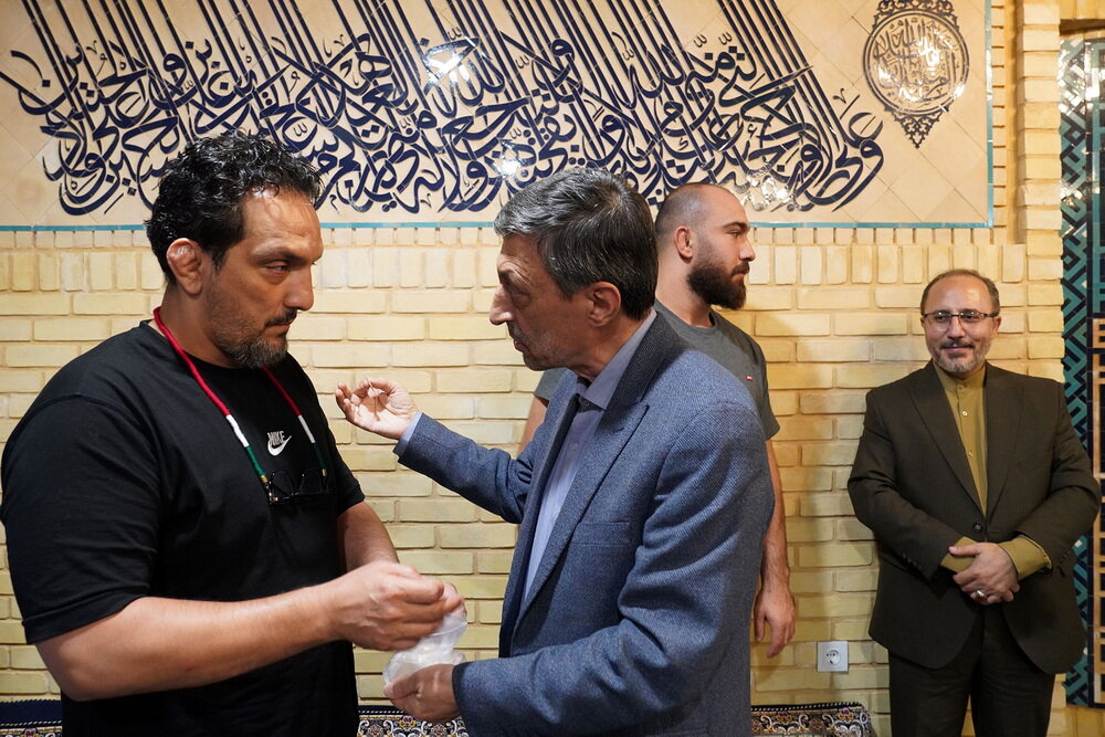 بازدید رئیس ستاد اجرایی فرمان امام از کمپ تیم‌های ملی کشتی