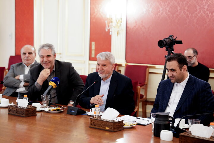 بازدید رئیس ستاد اجرایی فرمان امام و وزیر میراث فرهنگی از آثار حمله دشمن به مجموعه تاریخی سعدآباد