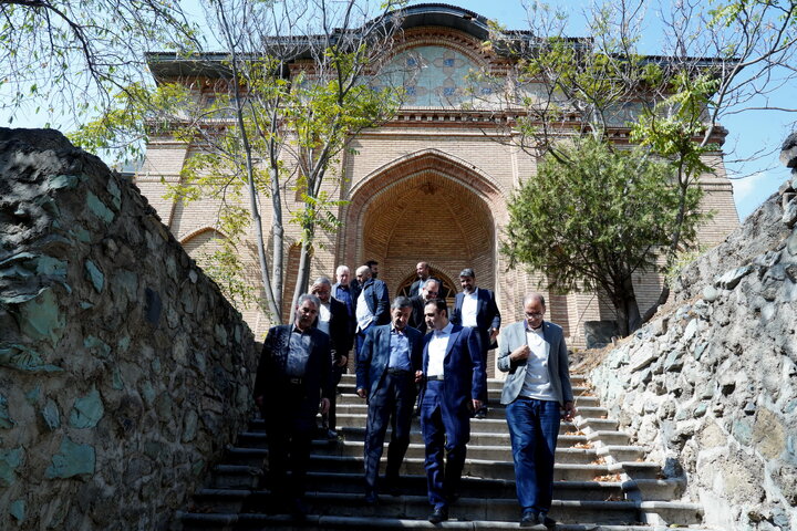بازدید رئیس ستاد اجرایی فرمان امام و وزیر میراث فرهنگی از آثار حمله دشمن به مجموعه تاریخی سعدآباد