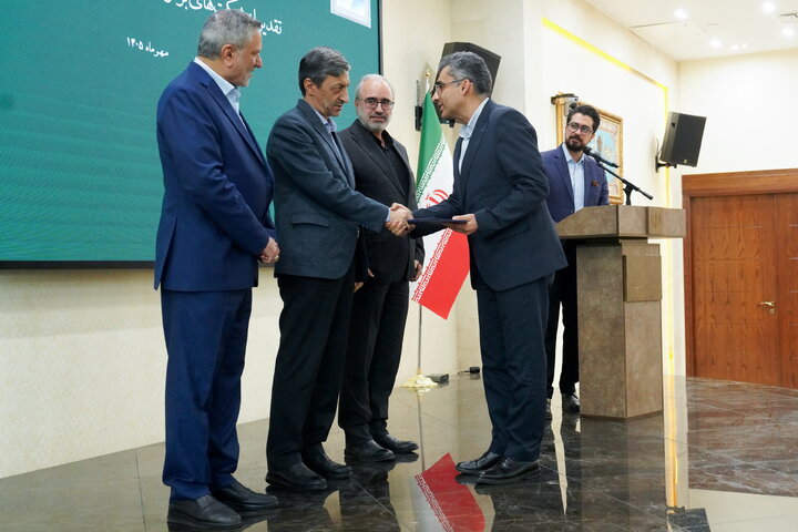 تقدیر از شرکت‌های برتر ستاد اجرایی فرمان امام در هشتمین دوره جایزه تعالی