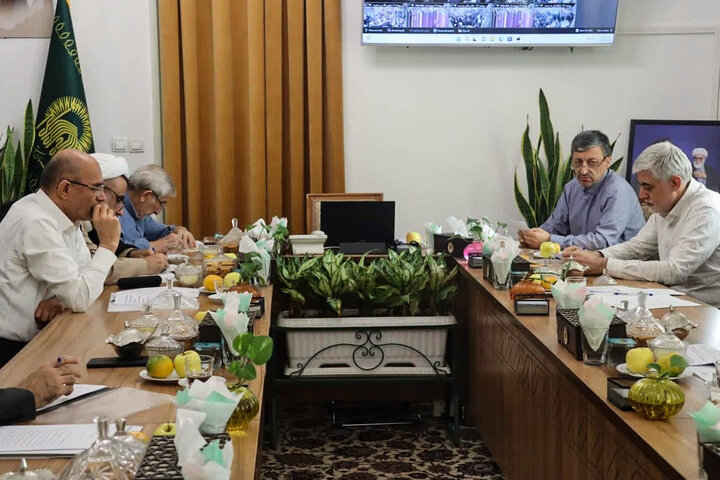 جلسه هیأت امنای ستاد اجرایی فرمان امام در حرم مطهر امام رضا(ع)